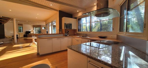 Clohars Fouesnant. Généreuse Contemporaine d’architecte de 200m² sur terrain de 2400 m²