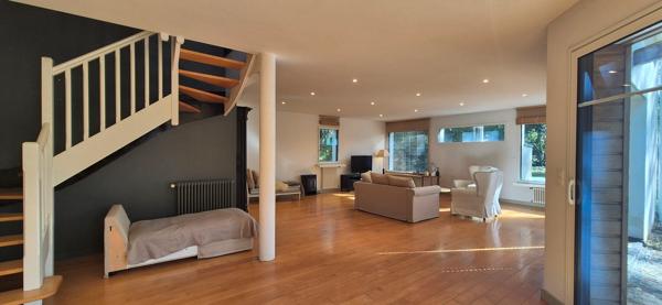 Clohars Fouesnant. Généreuse Contemporaine d’architecte de 200m² sur terrain de 2400 m²