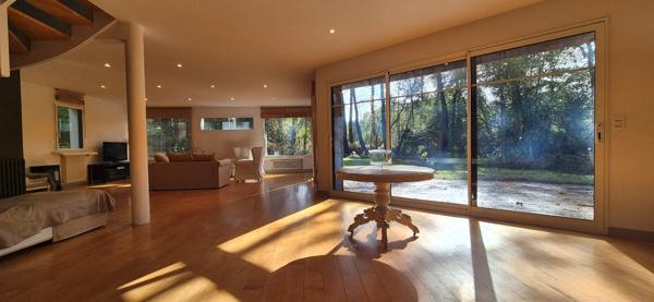 Clohars Fouesnant. Généreuse Contemporaine d’architecte de 200m² sur terrain de 2400 m²