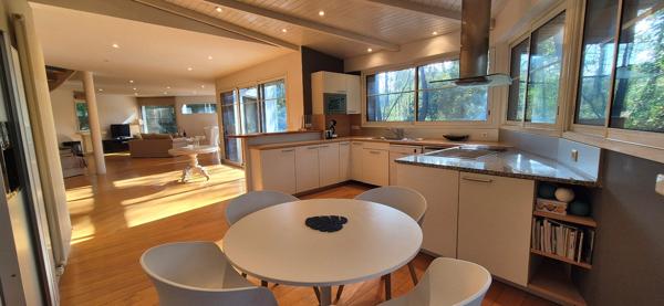Clohars Fouesnant. Généreuse Contemporaine d’architecte de 200m² sur terrain de 2400 m²
