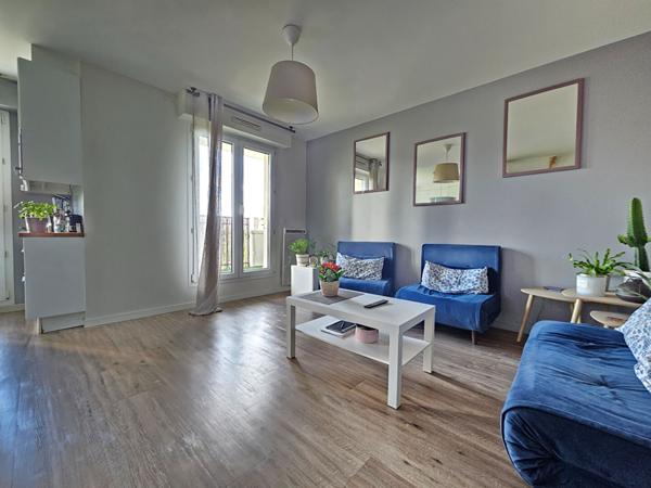 Colline : Appartement de 3 pièces de 56m², avec 2 balcons, une cave et une place de parking.