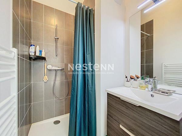 A vendre - Appartement T4 en duplex de près de 97 m² avec terrasse, stationnement et ascenseur dans résidence récente (2022) "Angers Gare"