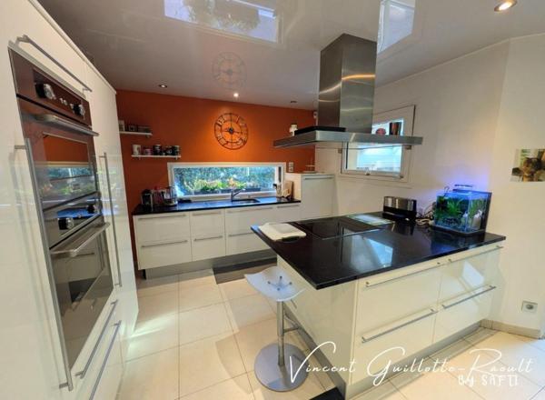 Maison d’architecte 6 pièces sur terrain de 2 203 m²