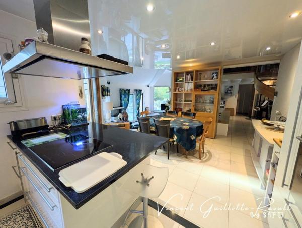 Maison d’architecte 6 pièces sur terrain de 2 203 m²