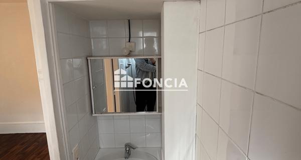 Location Appartement 2 pièces 31.76 m² - Courbevoie 92400