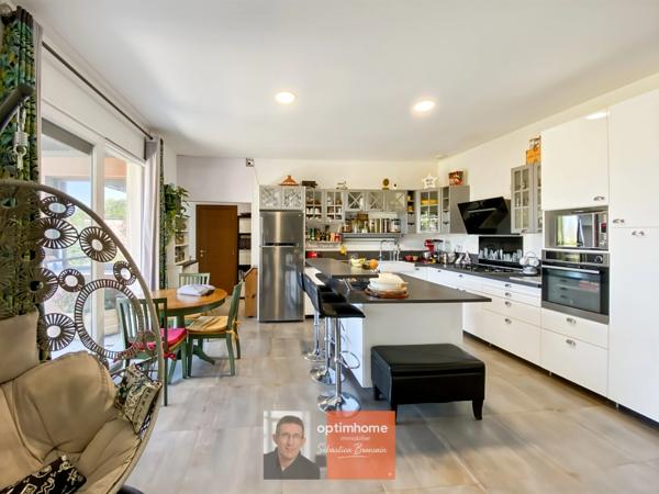 Maison contemporaine de plain-pied – Environ 140 m² – Construction 2020 – 3 chambres – Dole