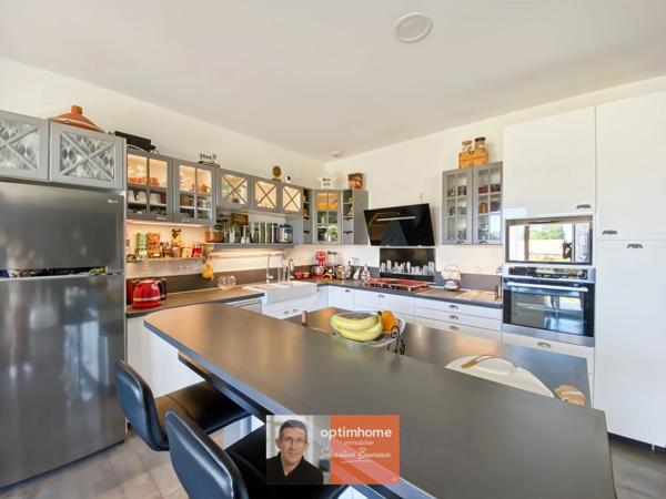 Maison contemporaine de plain-pied – Environ 140 m² – Construction 2020 – 3 chambres – Dole