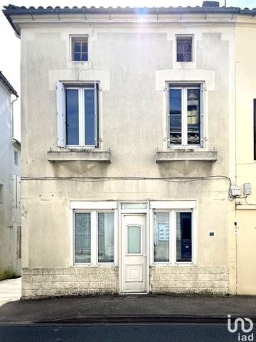 Maison de ville 4 pièces de 120 m² à Saint-Genis-de-Saintonge (17240)