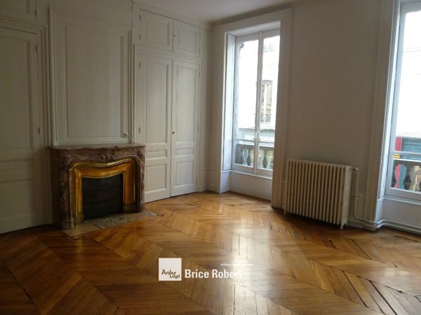 Bureaux lumineux à louer à Lyon location en Presqu'île avec parquet haussmannien