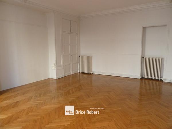 Bureaux lumineux à louer à Lyon location en Presqu'île avec parquet haussmannien