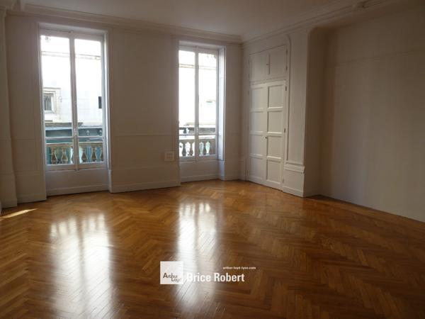 Bureaux lumineux à louer à Lyon location en Presqu'île avec parquet haussmannien