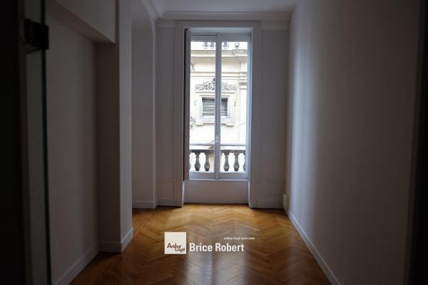 Bureaux lumineux à louer à Lyon location en Presqu'île avec parquet haussmannien