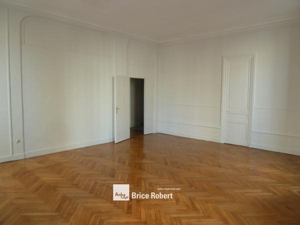 Bureaux lumineux à louer à Lyon location en Presqu'île avec parquet haussmannien