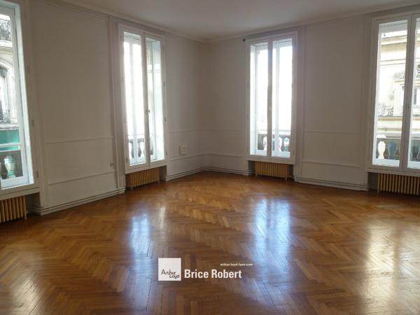 Bureaux lumineux à louer à Lyon location en Presqu'île avec parquet haussmannien