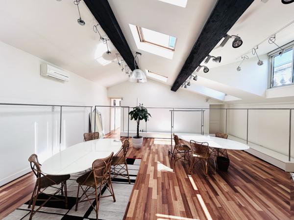Bureau lumineux dans immeuble en pierre à louer - Bordeaux Triangle d'Or