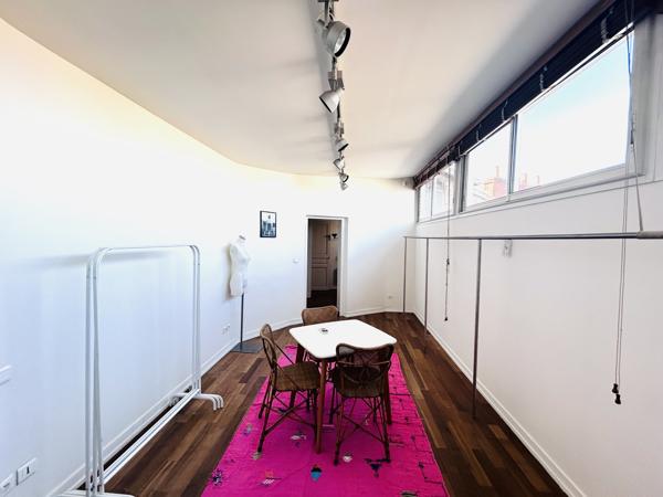 Bureau lumineux dans immeuble en pierre à louer - Bordeaux Triangle d'Or