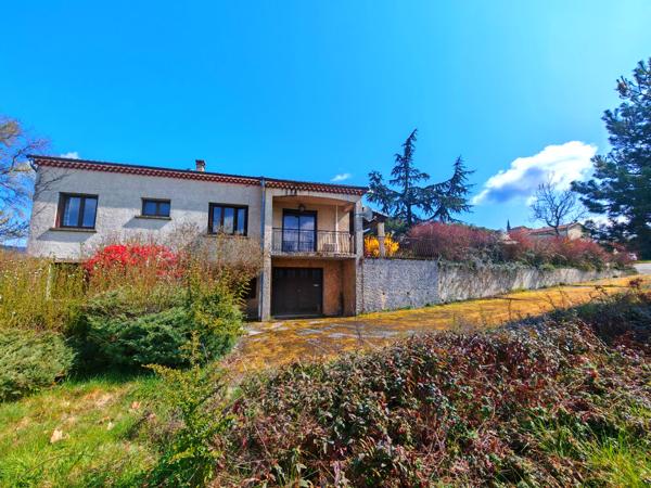 MAISON INDIVIDUELLE AVEC SOUS-SOL ET TERRAIN – AU CENTRE DE VERNOUX