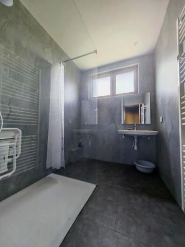 MAISON INDIVIDUELLE AVEC SOUS-SOL ET TERRAIN – AU CENTRE DE VERNOUX