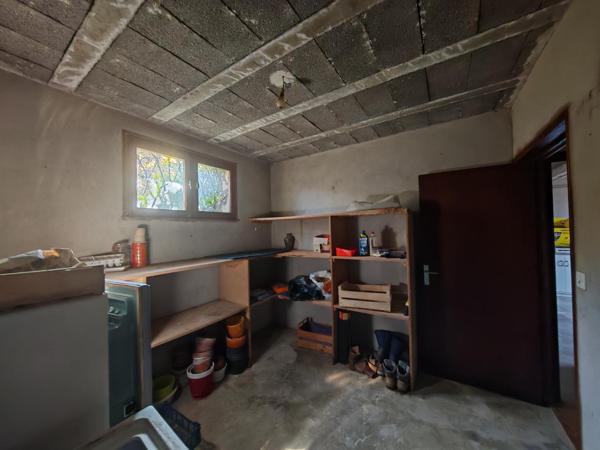 MAISON INDIVIDUELLE AVEC SOUS-SOL ET TERRAIN – AU CENTRE DE VERNOUX