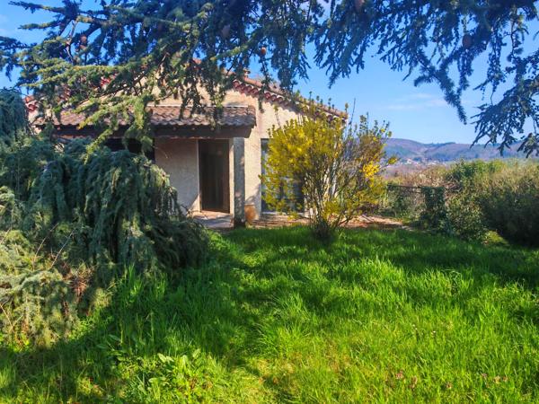 MAISON INDIVIDUELLE AVEC SOUS-SOL ET TERRAIN – AU CENTRE DE VERNOUX