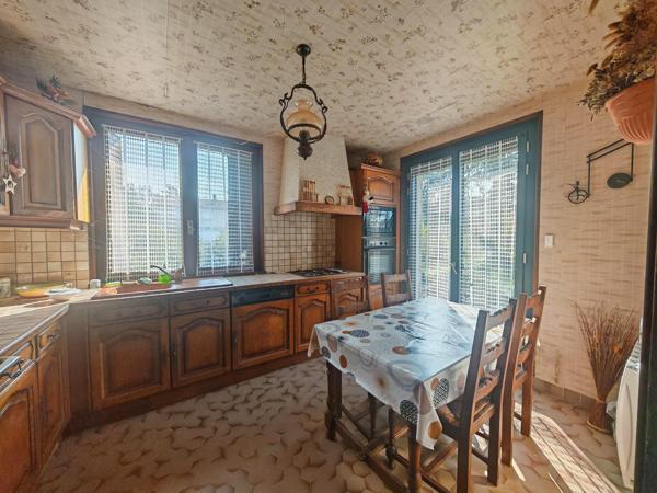 MAISON INDIVIDUELLE AVEC SOUS-SOL ET TERRAIN – AU CENTRE DE VERNOUX