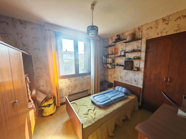 MAISON INDIVIDUELLE AVEC SOUS-SOL ET TERRAIN – AU CENTRE DE VERNOUX