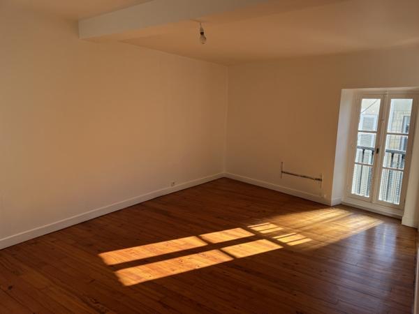 Immeuble à vendre 395 000 € Saint-Sever 234 m² DPE D