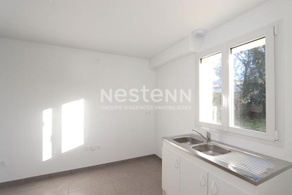 Maison entièrement rénovée, en parfait état - 3 chambres, jardin et garage