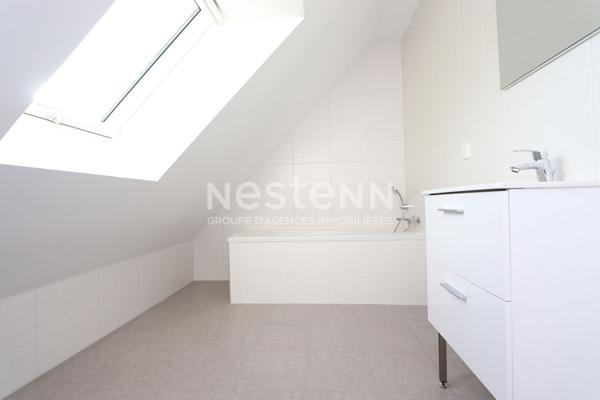 Maison entièrement rénovée, en parfait état - 3 chambres, jardin et garage