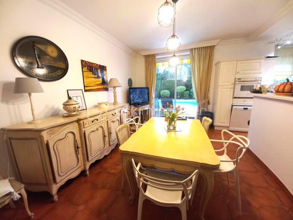 Maison traditionnelle de 275 m²