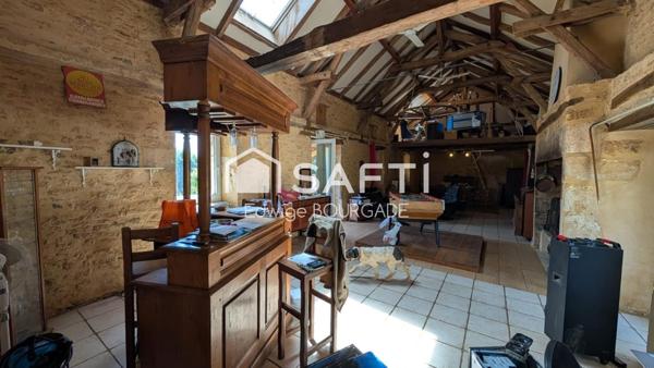 Beau corps de ferme avec dépendances