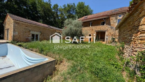 Beau corps de ferme avec dépendances