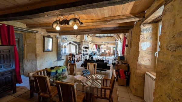 Beau corps de ferme avec dépendances