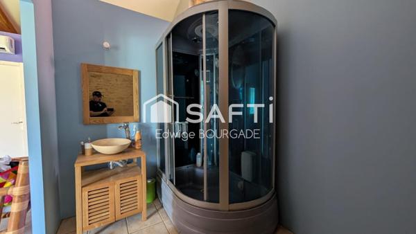 Beau corps de ferme avec dépendances