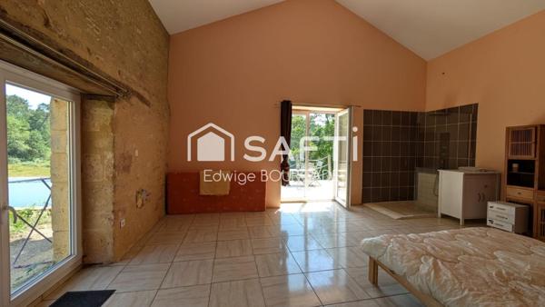 Beau corps de ferme avec dépendances