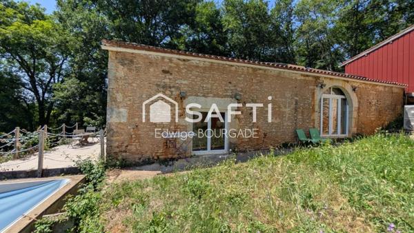 Beau corps de ferme avec dépendances