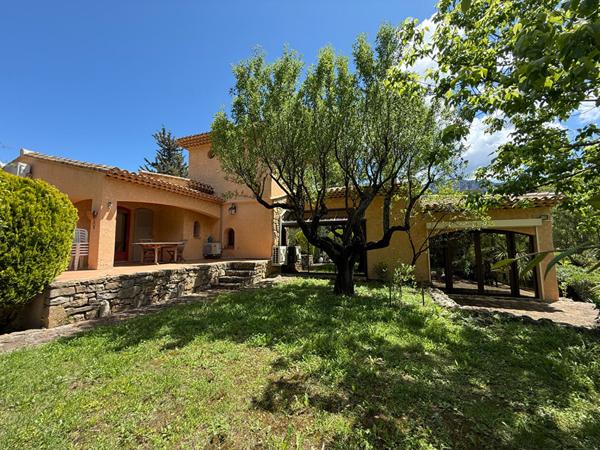 A VENDRE 13360 ROQUEVAIRE MAS TRADITIONEL DE TYPE 6 DE 211M² SUR 4000M² DE JARDIN GARAGE PISCINE