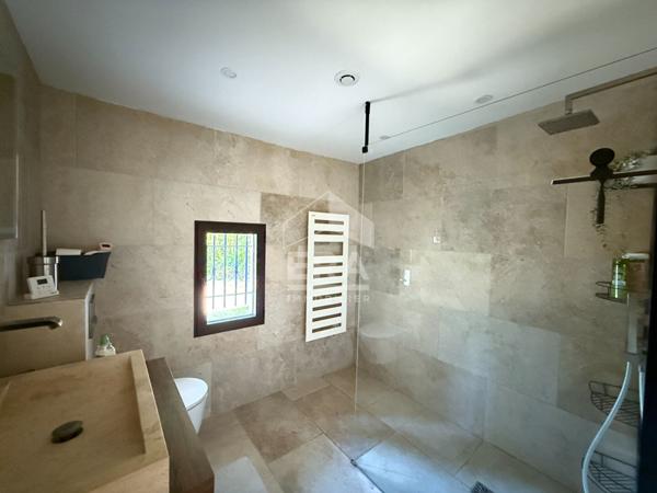 A VENDRE 13360 ROQUEVAIRE MAS TRADITIONEL DE TYPE 6 DE 211M² SUR 4000M² DE JARDIN GARAGE PISCINE