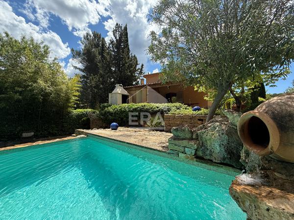A VENDRE 13360 ROQUEVAIRE MAS TRADITIONEL DE TYPE 6 DE 211M² SUR 4000M² DE JARDIN GARAGE PISCINE