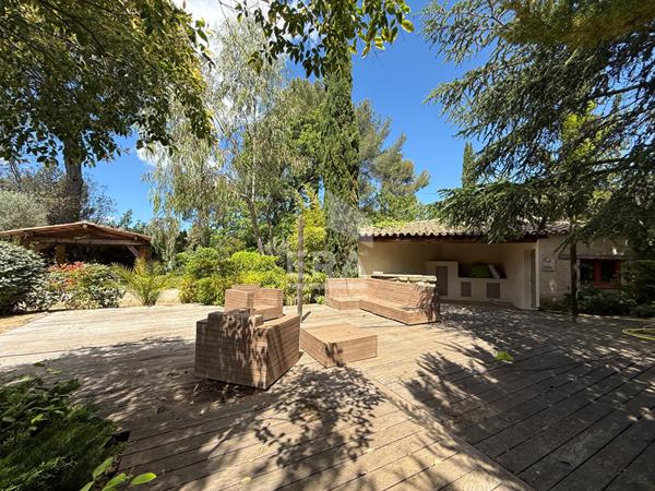 A VENDRE 13360 ROQUEVAIRE MAS TRADITIONEL DE TYPE 6 DE 211M² SUR 4000M² DE JARDIN GARAGE PISCINE