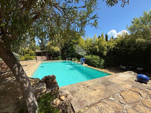 A VENDRE 13360 ROQUEVAIRE MAS TRADITIONEL DE TYPE 6 DE 211M² SUR 4000M² DE JARDIN GARAGE PISCINE
