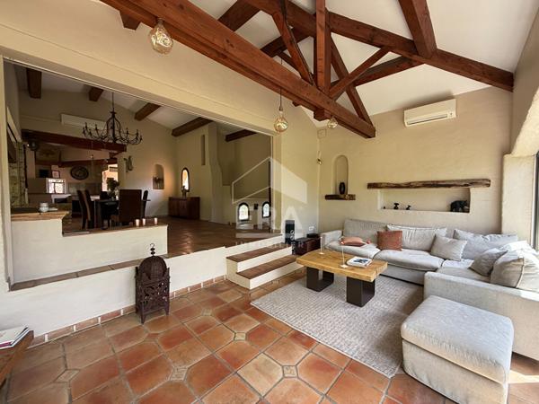 A VENDRE 13360 ROQUEVAIRE MAS TRADITIONEL DE TYPE 6 DE 211M² SUR 4000M² DE JARDIN GARAGE PISCINE
