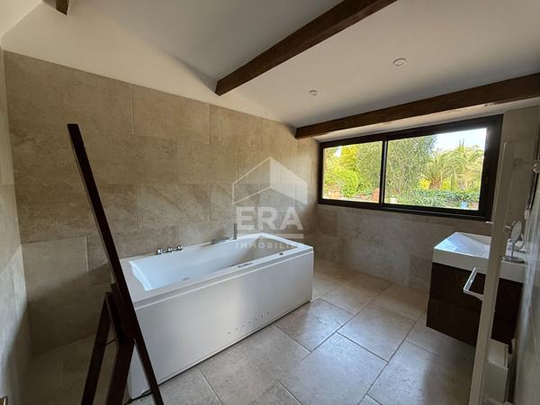 A VENDRE 13360 ROQUEVAIRE MAS TRADITIONEL DE TYPE 6 DE 211M² SUR 4000M² DE JARDIN GARAGE PISCINE