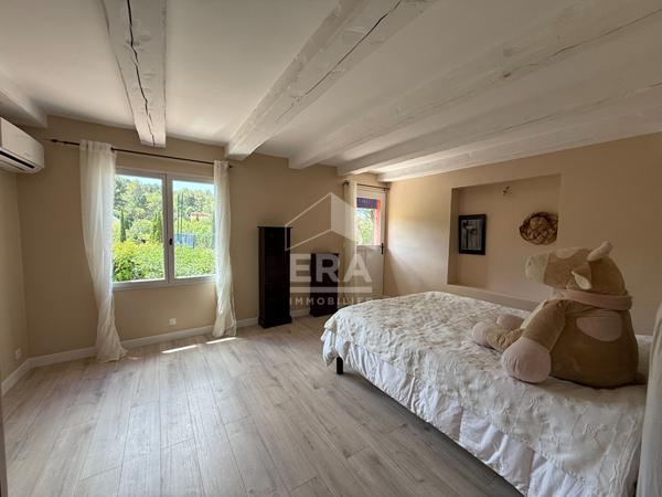 A VENDRE 13360 ROQUEVAIRE MAS TRADITIONEL DE TYPE 6 DE 211M² SUR 4000M² DE JARDIN GARAGE PISCINE