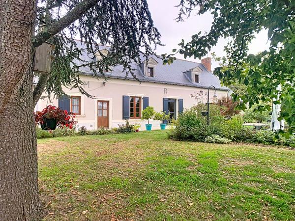A VENDRE Maison ancienne de 195 m² à Andard 49800 LOIRE AUTHION avec grange de 250 m² et 3601 m² de terrain !