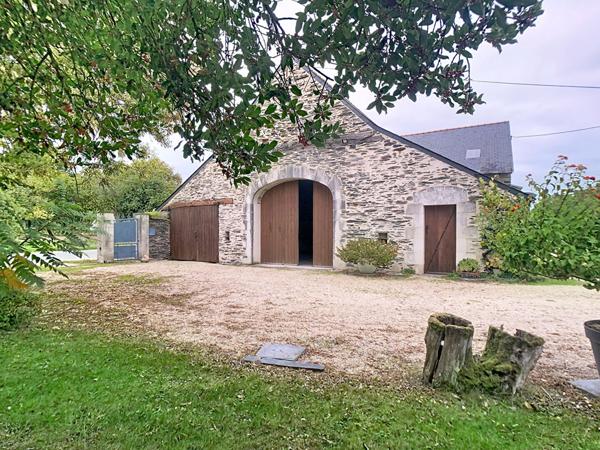A VENDRE Maison ancienne de 195 m² à Andard 49800 LOIRE AUTHION avec grange de 250 m² et 3601 m² de terrain !