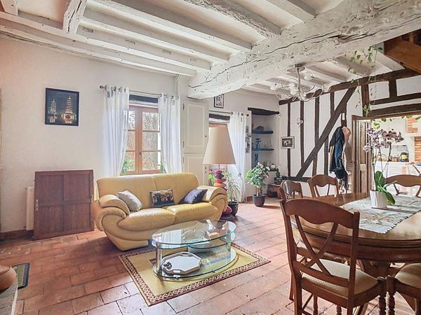 A VENDRE Maison ancienne de 195 m² à Andard 49800 LOIRE AUTHION avec grange de 250 m² et 3601 m² de terrain !