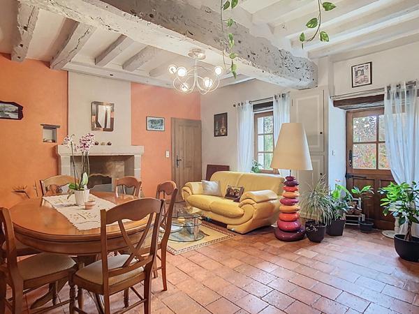 A VENDRE Maison ancienne de 195 m² à Andard 49800 LOIRE AUTHION avec grange de 250 m² et 3601 m² de terrain !