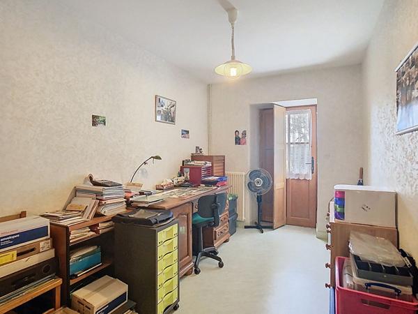 A VENDRE Maison ancienne de 195 m² à Andard 49800 LOIRE AUTHION avec grange de 250 m² et 3601 m² de terrain !