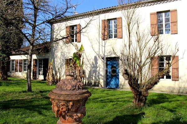 Propriété agricole avec maison de 205 m2, grange de 415 m2 et ancien séchoir à tabac de 270 m2 à vendre à FLEURANCE (32), sur terrain de 15 800 m2